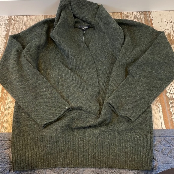 Banana Republic Sweater - Picture 1 of 5